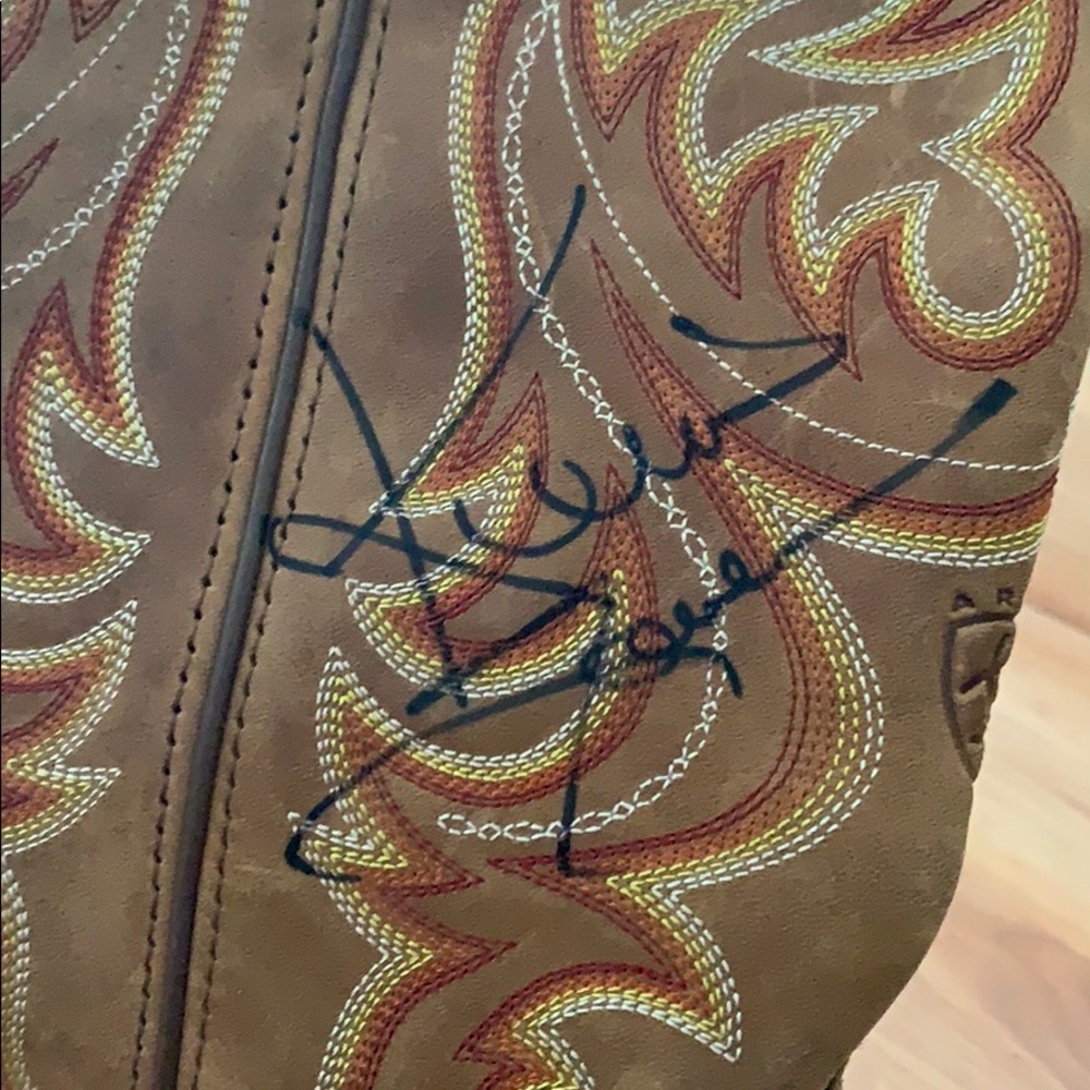Kevin Fowler autographed boots!!